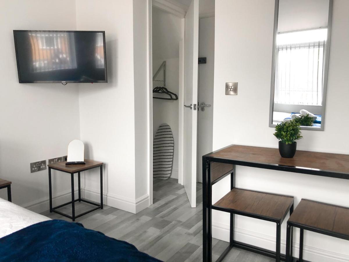 10Min To City - Free Parking - Private Studio - Contractor Friendly — Photos 3